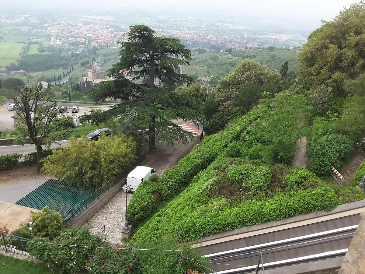Hotel Casa Kita Cortona 2*,