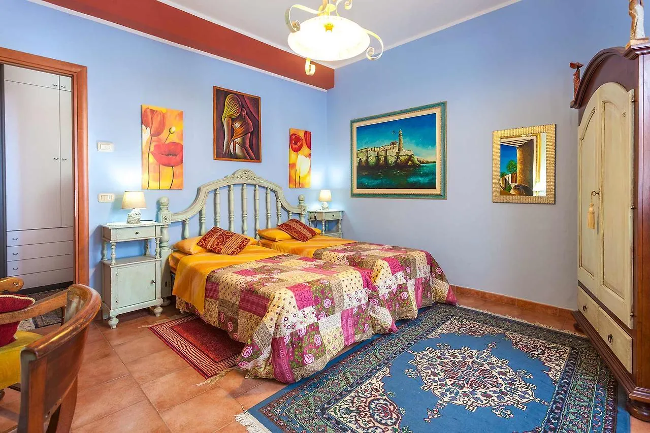 ** בית הארחה מלון קורטונה Casa Kita איטליה